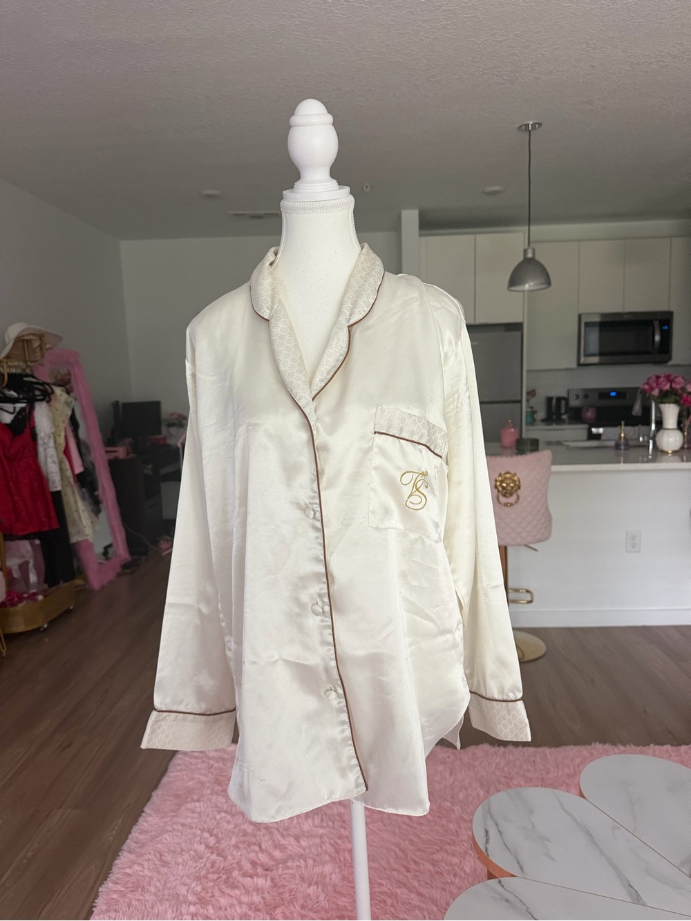 Victoria’s Secret vintage gold tag Silk-Feel Cream Satin Pajama Top - Picture 8 of 8
